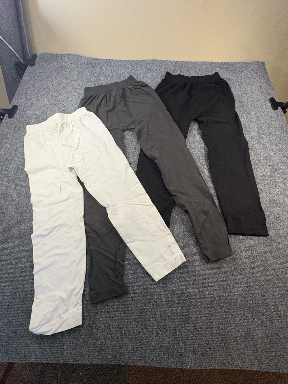 Set of three NikiBiki Capri tights - Black, Charcoal, white